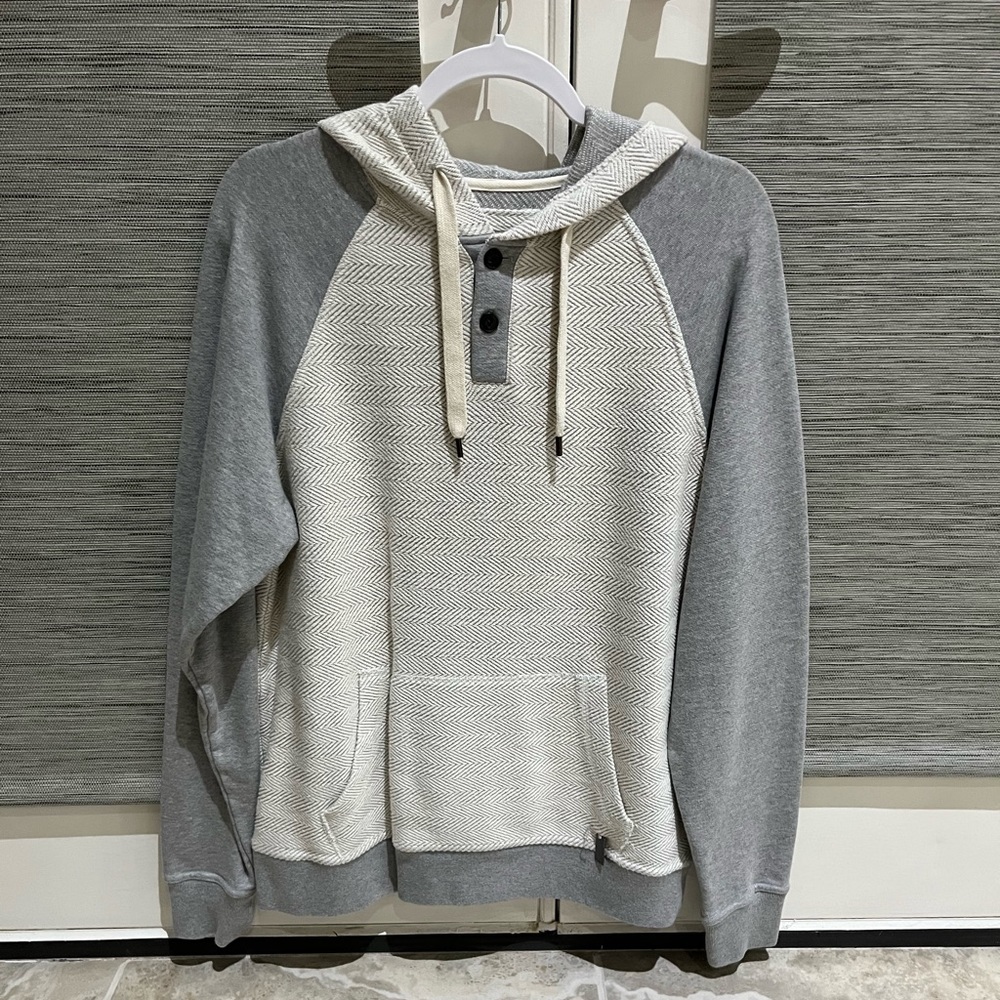 Men’s pullover hoodie